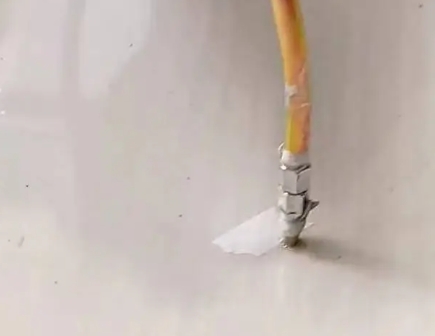 阿坝瓷砖空鼓维修公司专业解答在瓷砖铺贴过程中，如果使用的砂料过粗（如全部使用了粗砂），可能会导致以下问题